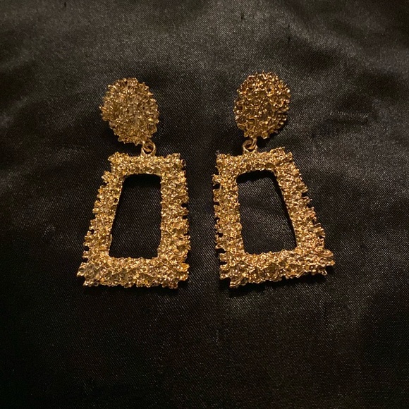 New Oversized Gold-Tone Textured Rectangle Dangle Earrings Costume Jewelry - Picture 1 of 8